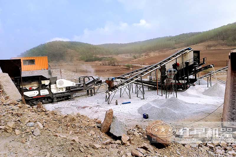 青石移動磕石機現(xiàn)場實拍 青石移動磕石機現(xiàn)場實拍