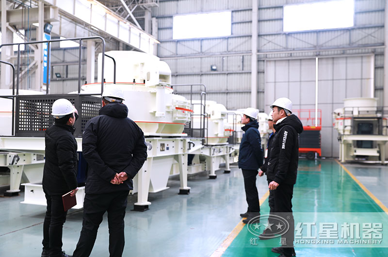 客戶來廠考察青石破碎生產設備 客戶來廠考察青石破碎生產設備