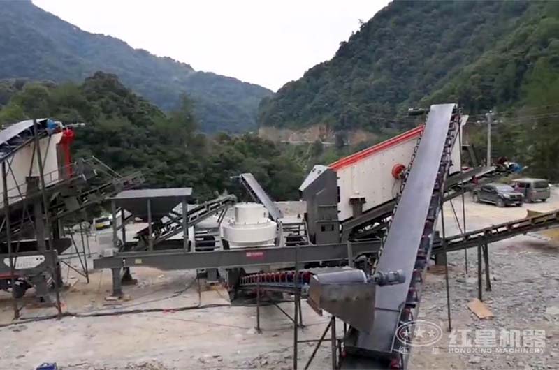 移動(dòng)制砂機(jī)現(xiàn)場 移動(dòng)制砂機(jī)現(xiàn)場