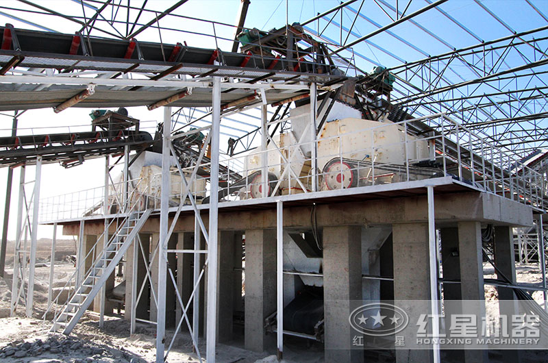 大型砂石料生產(chǎn)線使用反擊式破碎機(jī)現(xiàn)場 大型砂石料生產(chǎn)線使用反擊式破碎機(jī)現(xiàn)場