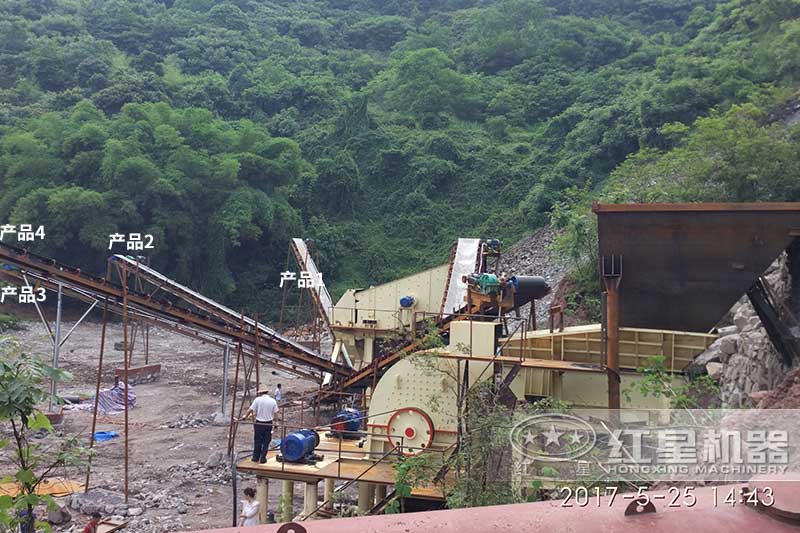 重錘式破碎機(jī)現(xiàn)場(chǎng) 重錘式破碎機(jī)現(xiàn)場(chǎng)