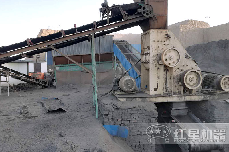 雙級(jí)破碎機(jī)破煤矸石現(xiàn)場 雙級(jí)破碎機(jī)破煤矸石現(xiàn)場