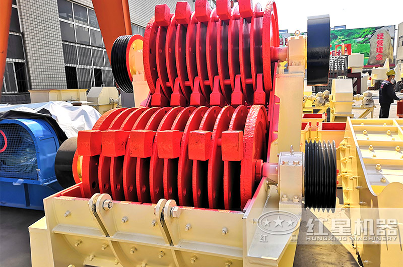 2PC的雙級(jí)破碎機(jī)內(nèi)部轉(zhuǎn)子實(shí)拍 2PC的雙級(jí)破碎機(jī)內(nèi)部轉(zhuǎn)子實(shí)拍