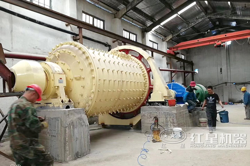 時(shí)產(chǎn)20噸球磨機(jī)現(xiàn)場 時(shí)產(chǎn)20噸球磨機(jī)現(xiàn)場