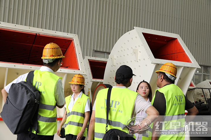 客戶(hù)參觀(guān)錘破