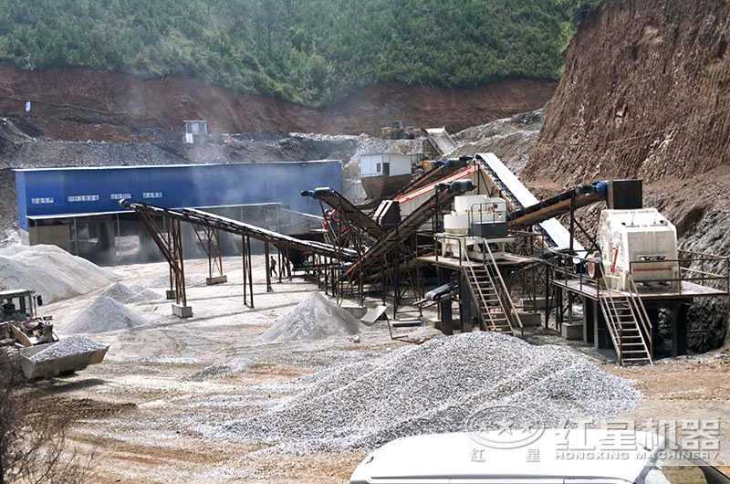 制砂設(shè)備生產(chǎn)現(xiàn)場，反擊破搭配制砂機(jī)，破碎軟料